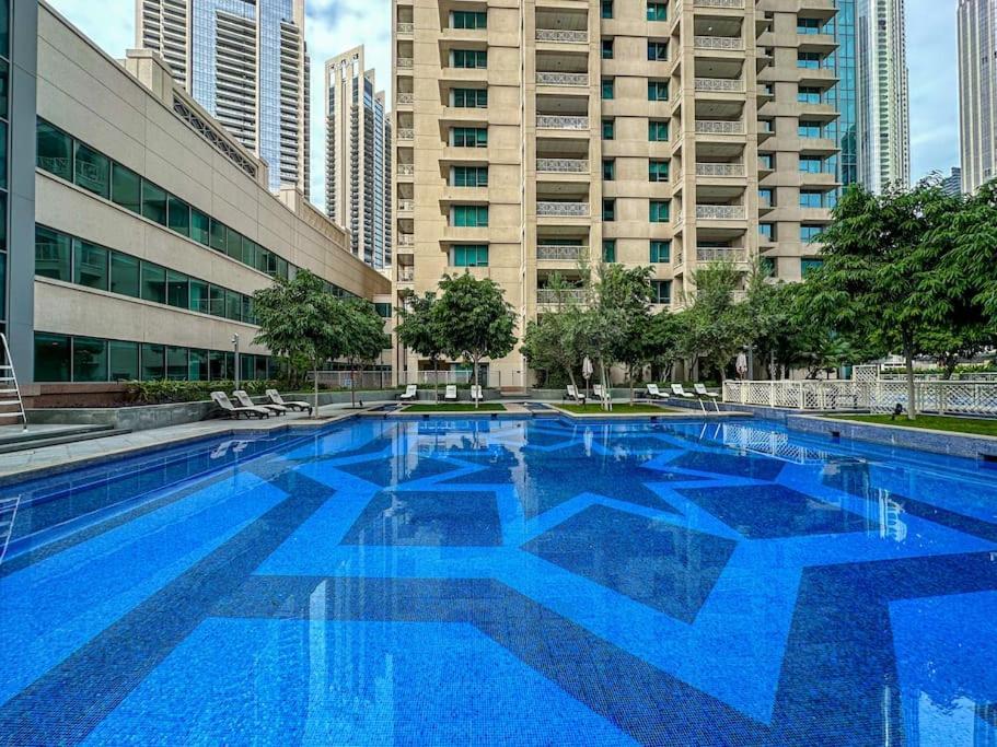 דובאי Studio In Best Part Of Downtown With Amazing Pool מראה חיצוני תמונה