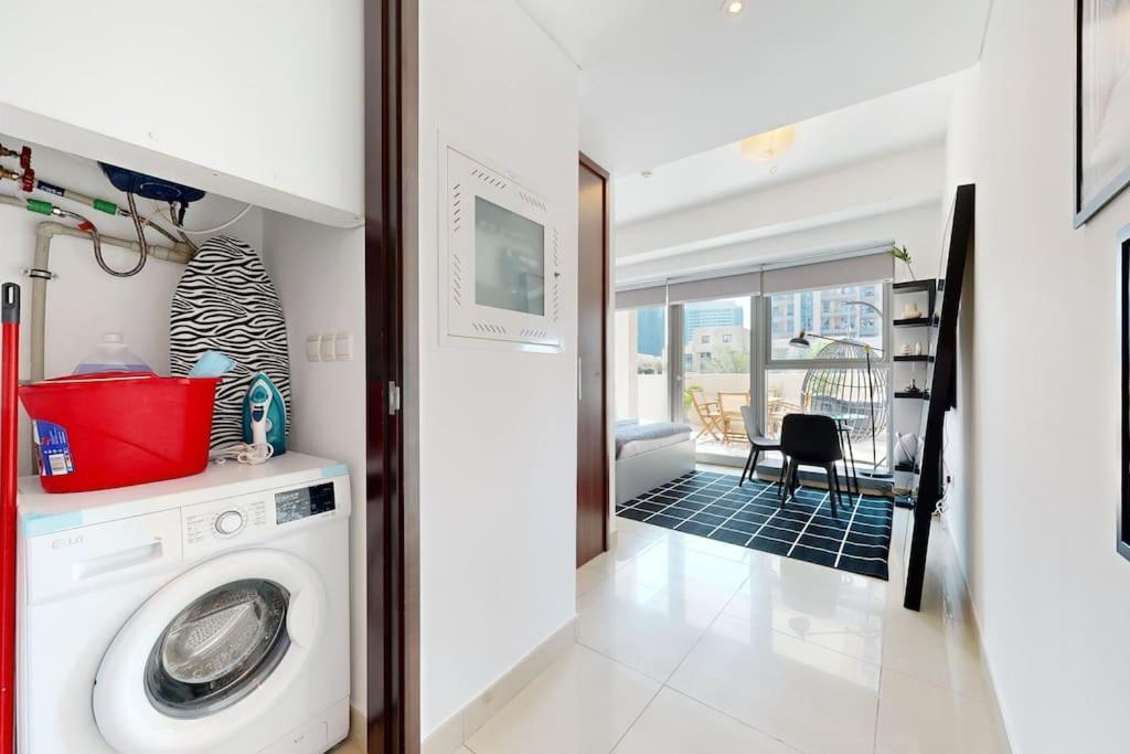 דובאי Studio In Best Part Of Downtown With Amazing Pool מראה חיצוני תמונה